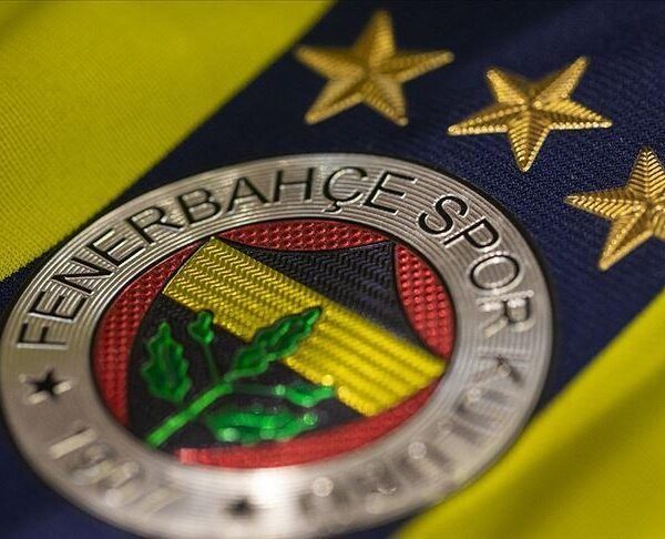 Dakotek produzierte für das Team der PAU Neurochirurgie ein spezielles infektionssicheres Fenerbahçe-Trikot. 1 Dakotek produzierte für das Team der PAU Neurochirurgie ein spezielles infektionssicheres Fenerbahçe-Trikot.